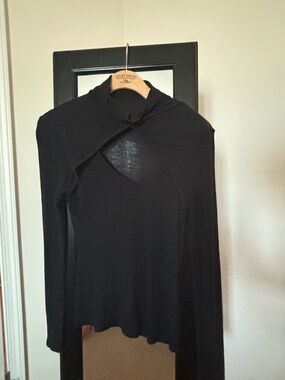 VENUS Black Twist-Front Long Sleeve Top